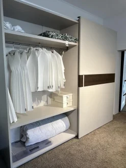 Schiebetürenschrank Athena Logica Lack 127 Hot Grau Griff Lack Absetzungen Melamin Holz MT RT Thermoeiche Innen Stoffoptik Perlmutt