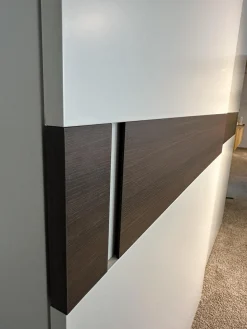 Schiebetürenschrank Athena Logica Lack 127 Hot Grau Griff Lack Absetzungen Melamin Holz MT RT Thermoeiche Innen Stoffoptik Perlmutt