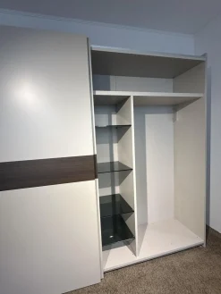 Schiebetürenschrank Athena Logica Lack 127 Hot Grau Griff Lack Absetzungen Melamin Holz MT RT Thermoeiche Innen Stoffoptik Perlmutt