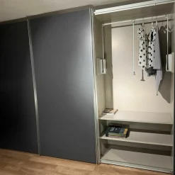 Schiebetürenschrank Collect Korpus Lack M21 Anthrazit Innen Lack M23 Muschel Beige