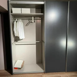 Schiebetürenschrank Collect Korpus Lack M21 Anthrazit Innen Lack M23 Muschel Beige