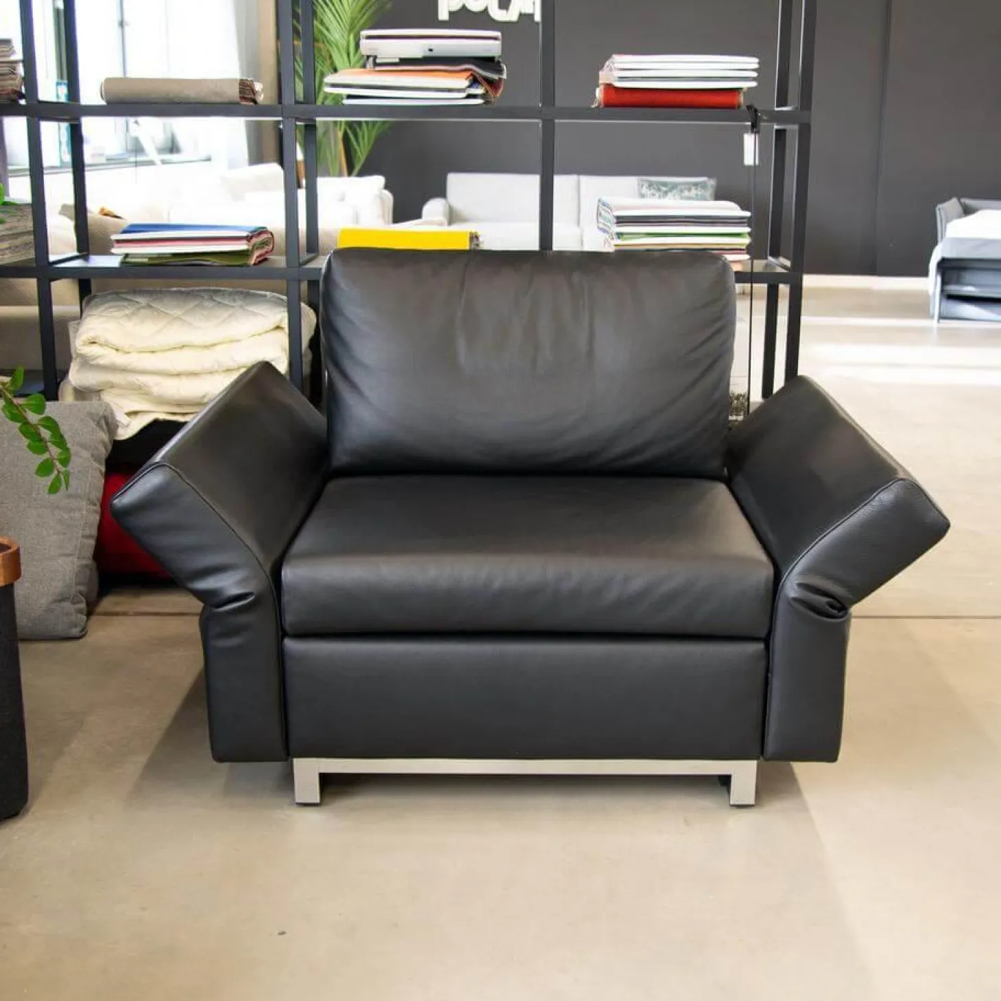 Schlafsessel Nick Leder Namibia Schwarz Füße Chrombügel Armlehnen Klappbar Mit 1 Rückenkissen