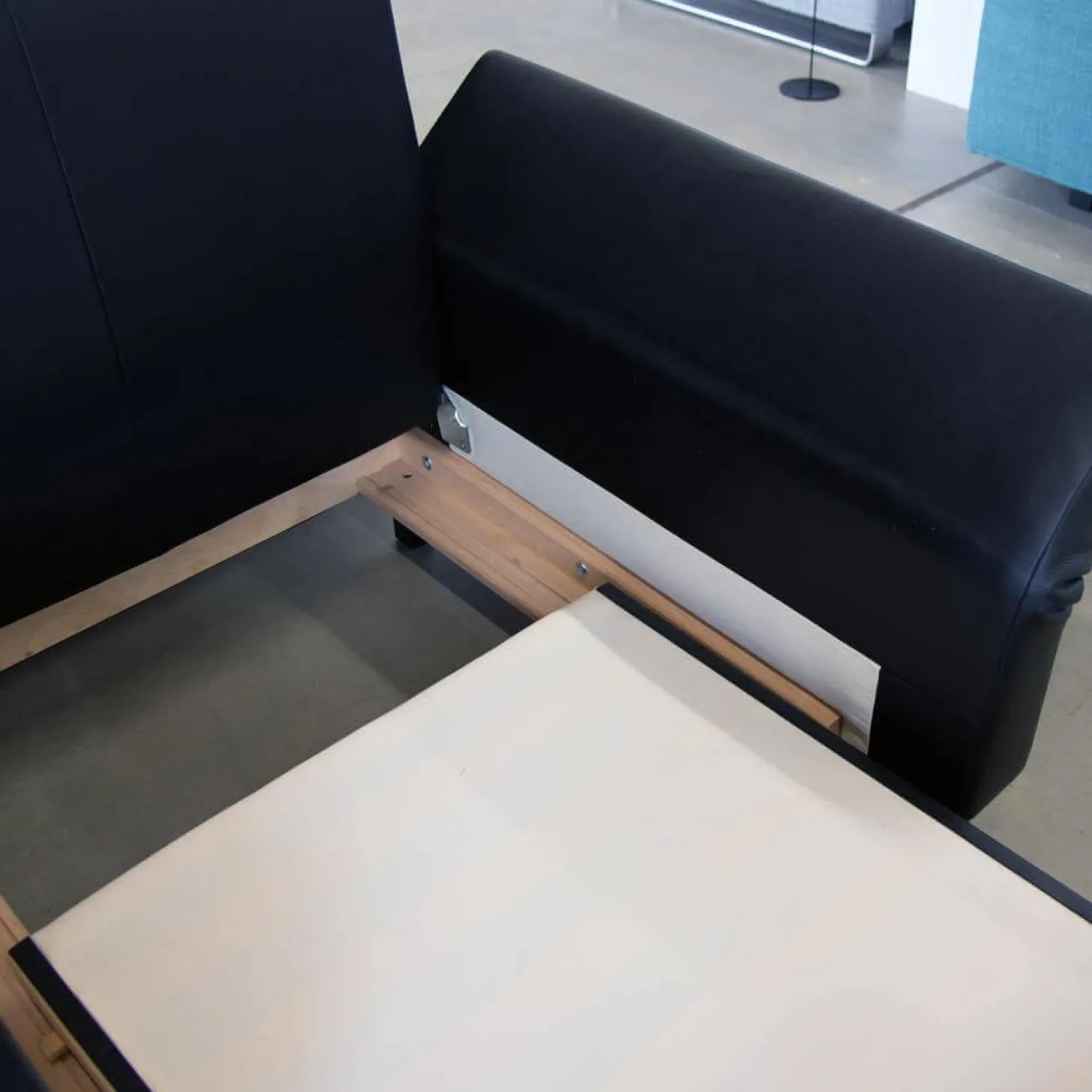 Schlafsessel Nick Leder Namibia Schwarz Füße Chrombügel Armlehnen Klappbar Mit 1 Rückenkissen