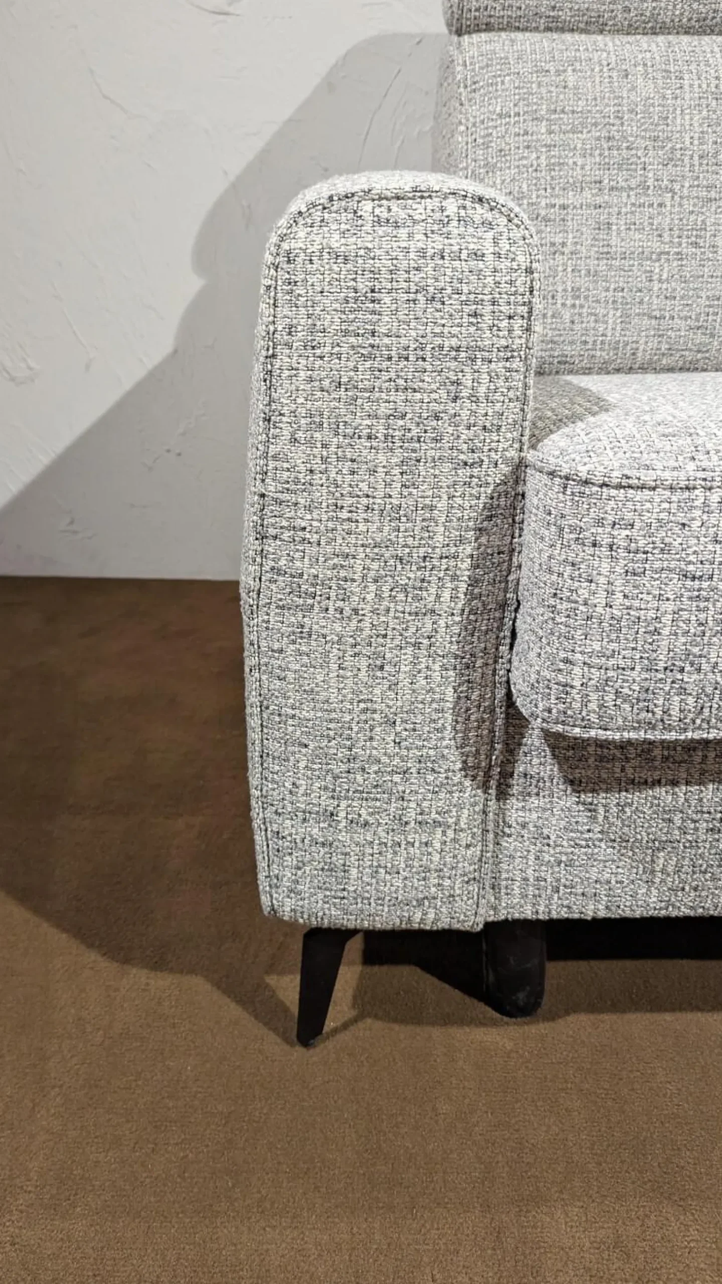 Schlafsofa Enya Stoff 2-7074 Grau Füße Schwarz