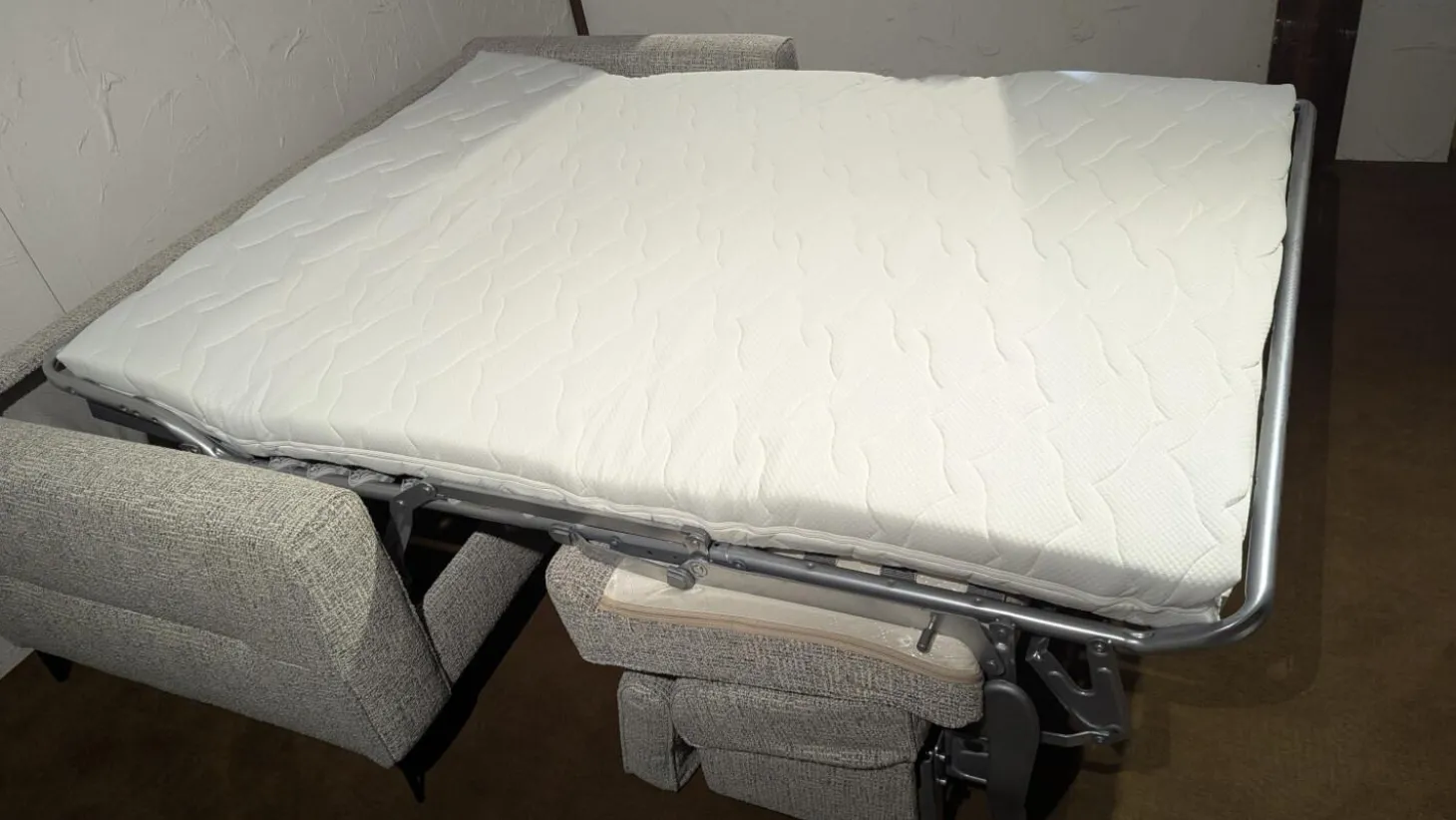 Schlafsofa Enya Stoff 2-7074 Grau Füße Schwarz