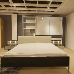 Schlafzimmer Andro Front und Korpus Eiche Mocca Nachbildung Drehtürenschrank 2 Nachttische Doppelbett Mit Polsterkopfteil Kieselgrau Ohne Matratze Und Lattenrost