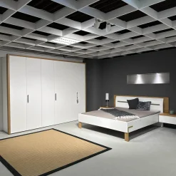Schlafzimmer Dream Lack Reinweiss Akzent Natureiche Kunstleder Struktur Taupe Grau Griffe Chrom Glänzend