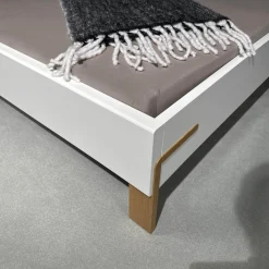 Schlafzimmer Dream Lack Reinweiss Akzent Natureiche Kunstleder Struktur Taupe Grau Griffe Chrom Glänzend