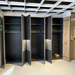 Schlafzimmer Milo Wildeiche Massiv Gebürstet Lack Graphit Akzent Naturstein Grau Füße Metall Titan Grau Mit Beleuchtung