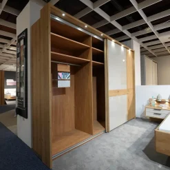 Schlafzimmer Modena Plus Eiche Bianco Glas Leder Champagner Inklusive LED Flexleuchten Bett Ohne Matratze Ohne Lattenrost