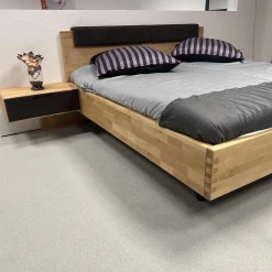 Schlafzimmer WSM 4400 Kanadische Erle Massiv Natur Akzent Fronten Mattglas Cubanit Schwarz