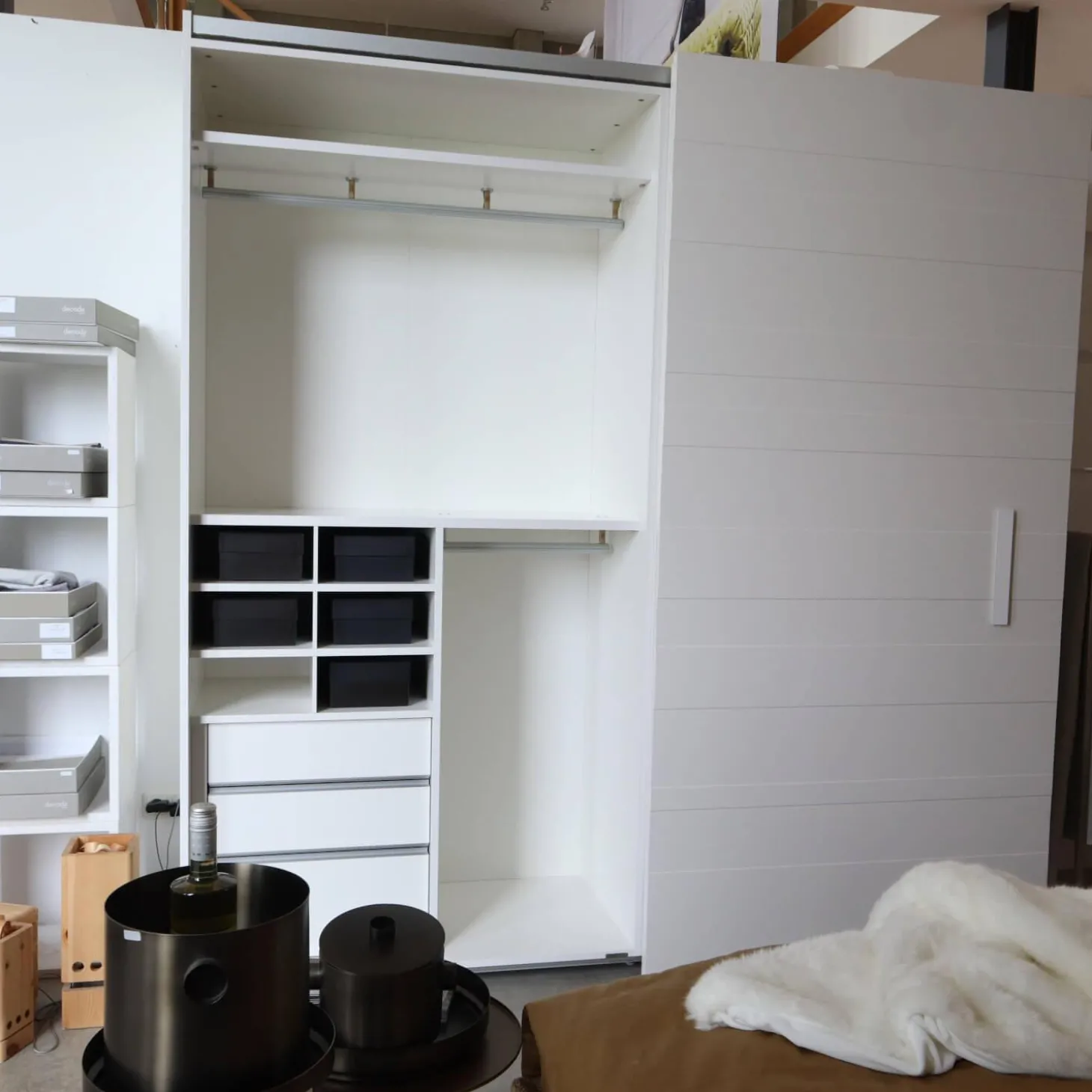 Schlafzimmerschrank Hide & Seek Lack Weiß