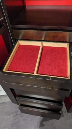 Schrank 7021 Massivholz 45 Sepia Dunkelbraun Akzente Glas