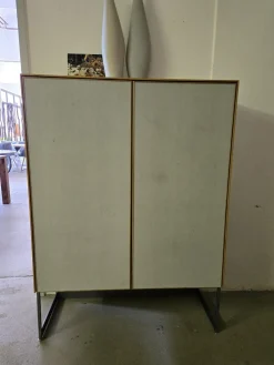 Schrank Alleskönner Korpus Knorrige Eiche Puro Geölt Front Betonoptik Grau Gestell Rohstahl Schwarz Lackiert