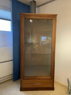 Schrank Colonia 2011 Small Nussbaum Satiniertes Glas