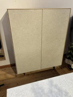 Schrank Kera Knorrige Eiche Puro Geölt Front Keramik Shilin Slate Finish Grau Stahlwangen Schwarz Lackiert