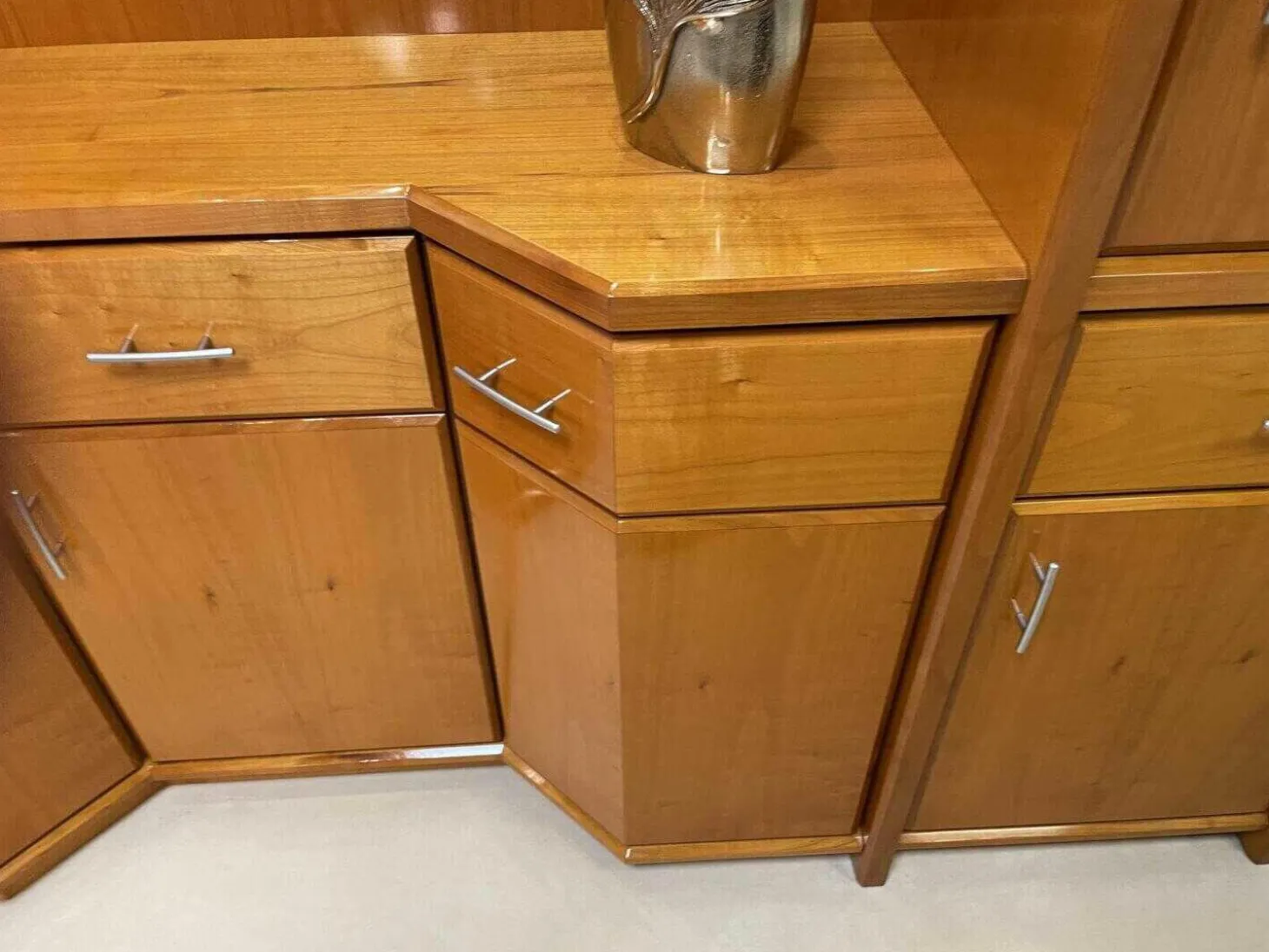 Schrank Kirschbaum Furniert mit TV-Nische