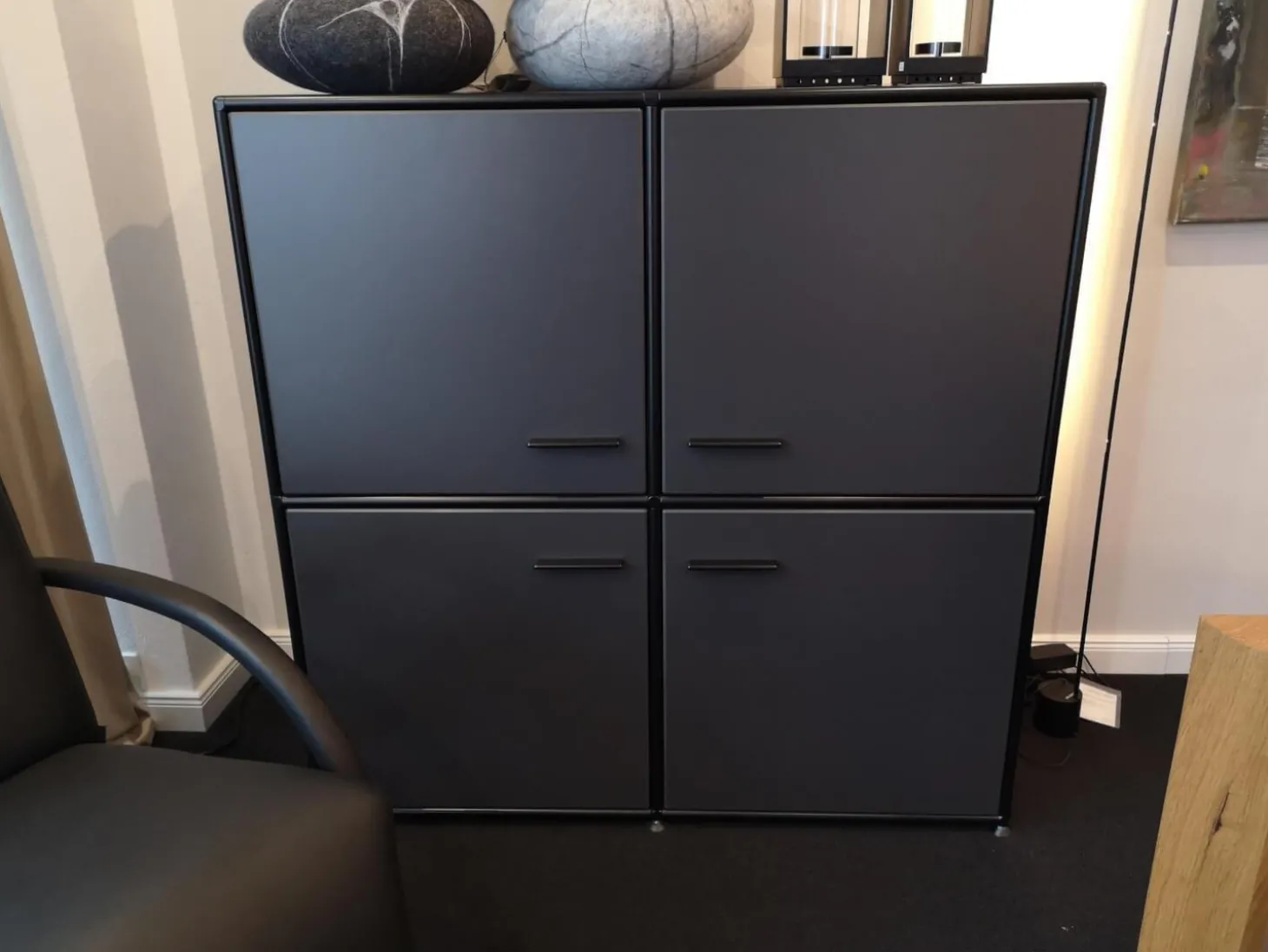 Schrank Modul Space MDF Anthrazit Stahlrohr Schwarz