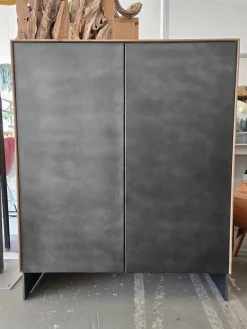 Schrank Nubus Korpus Knorrige Eiche Puro Geölt Front Holzrahmen Mit Zinkblech Schwarz Stahlwangen