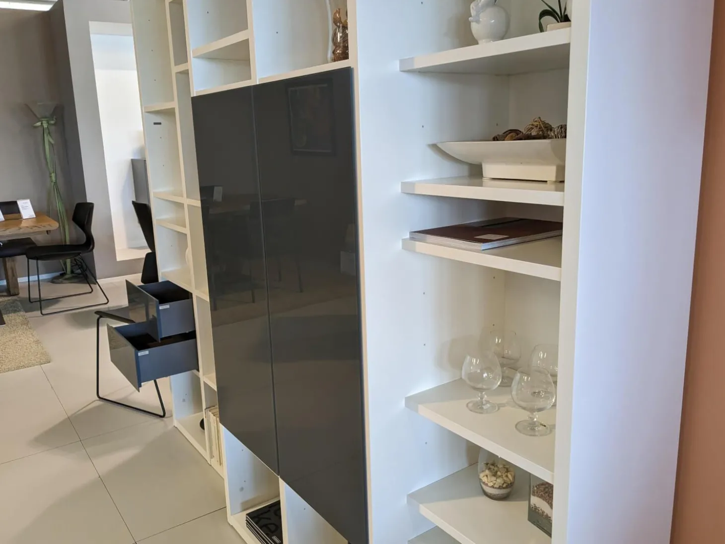 Schrank Studimo Klarglas Optiwhite Graphit Korpus Schneeweiß M03