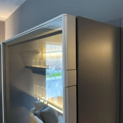 Schrank Systemwand 505 Up System Holz Dolomitgrau Glas Transparent Stopsol mit Beleuchtungskit Schuko