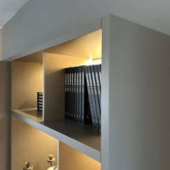 Schrank Systemwand 505 Up System Holz Dolomitgrau Glas Transparent Stopsol mit Beleuchtungskit Schuko