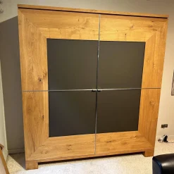 Schrank Varus Asteiche mit Glas Grau Knorrige Eiche Geölt Floatglas Dunkelbraun Matt