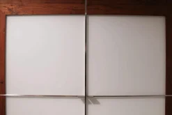 Schrank Varus Astiger Nussbaum Birke Floatglas Weiß Matt