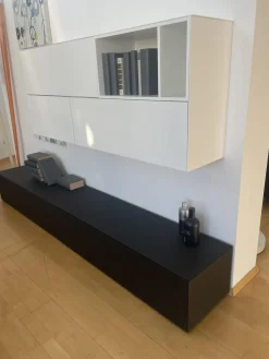 Schrankkombination Titolo Hängeelement Lack Weiß Bodenelement Glas Schwarz