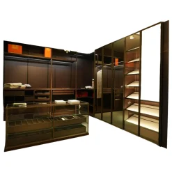 Schranksystem Storage Holzoberfläche Eucalyptus Fronten Rauchglas Struktur Messing Brunito R16