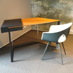 Schreibtisch Clarion Platte Geprägtes MDF Und Nussbaum Gestell Stahl Schwarz Inklusive Sessel Ginger Ale