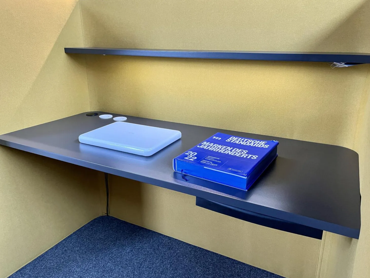 Schreibtisch Floater 84920 Platte Schiefer Stoff Curry Mit Beleuchtung