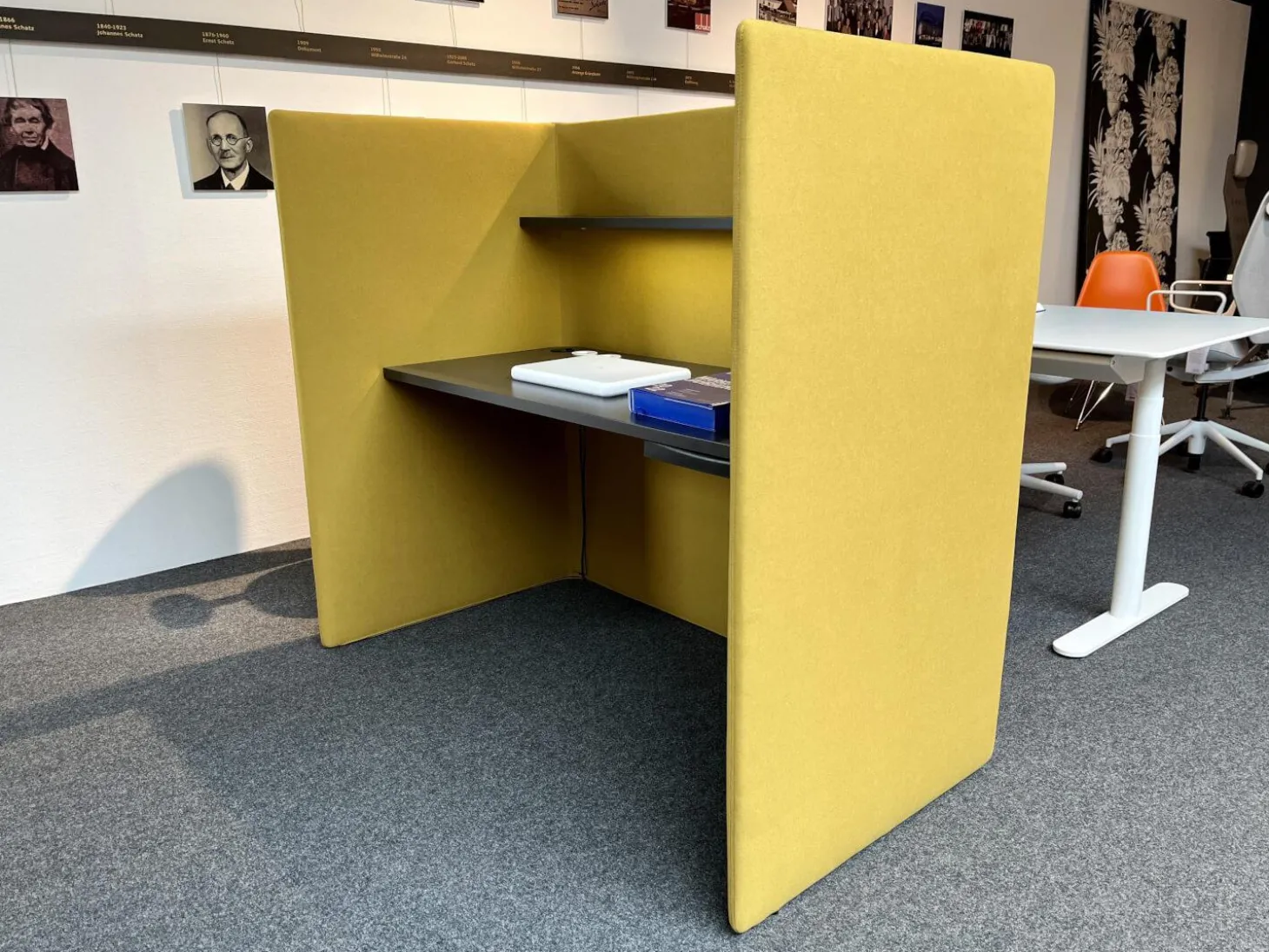 Schreibtisch Floater 84920 Platte Schiefer Stoff Curry Mit Beleuchtung