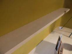 Schreibtisch Floater Bezug Stoff Curry 7204 Tischplatte Esche Furnier Natur Geölt Mit Stuhl Cordia Bezug Stoff Tanne 9727 5 Fuß Gestell Mit Rollen F01 Schwarzbraun Feinstruktur