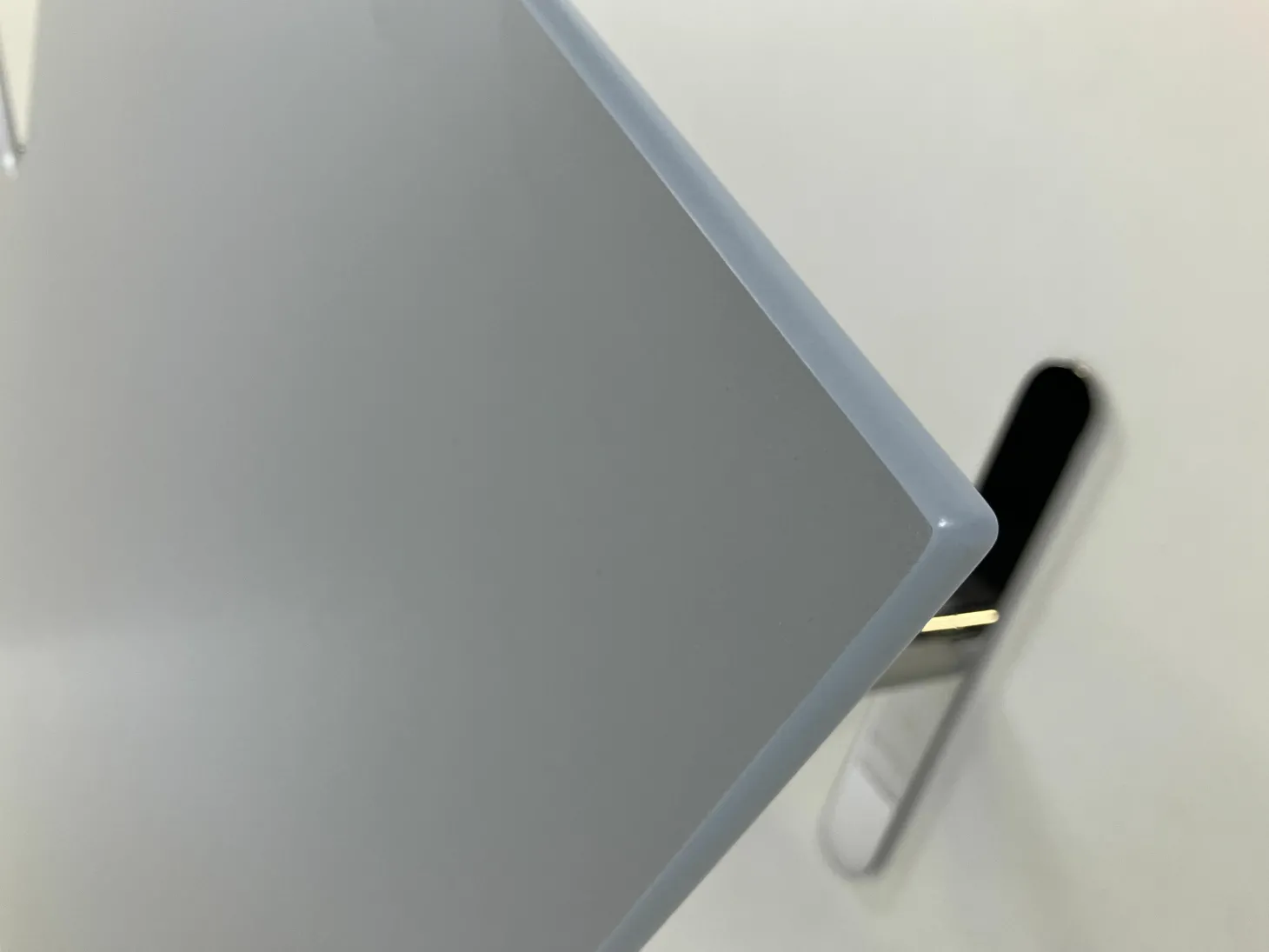 Schreibtisch HiLow 2 MDF Fjord Anthrazit Grau Gestell Aluminium Chrom Glänzend Höhenverstellbar