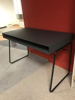 Schreibtisch Modell HO 130 Lack Supermatt Nachtgrau Kufen Schwarz