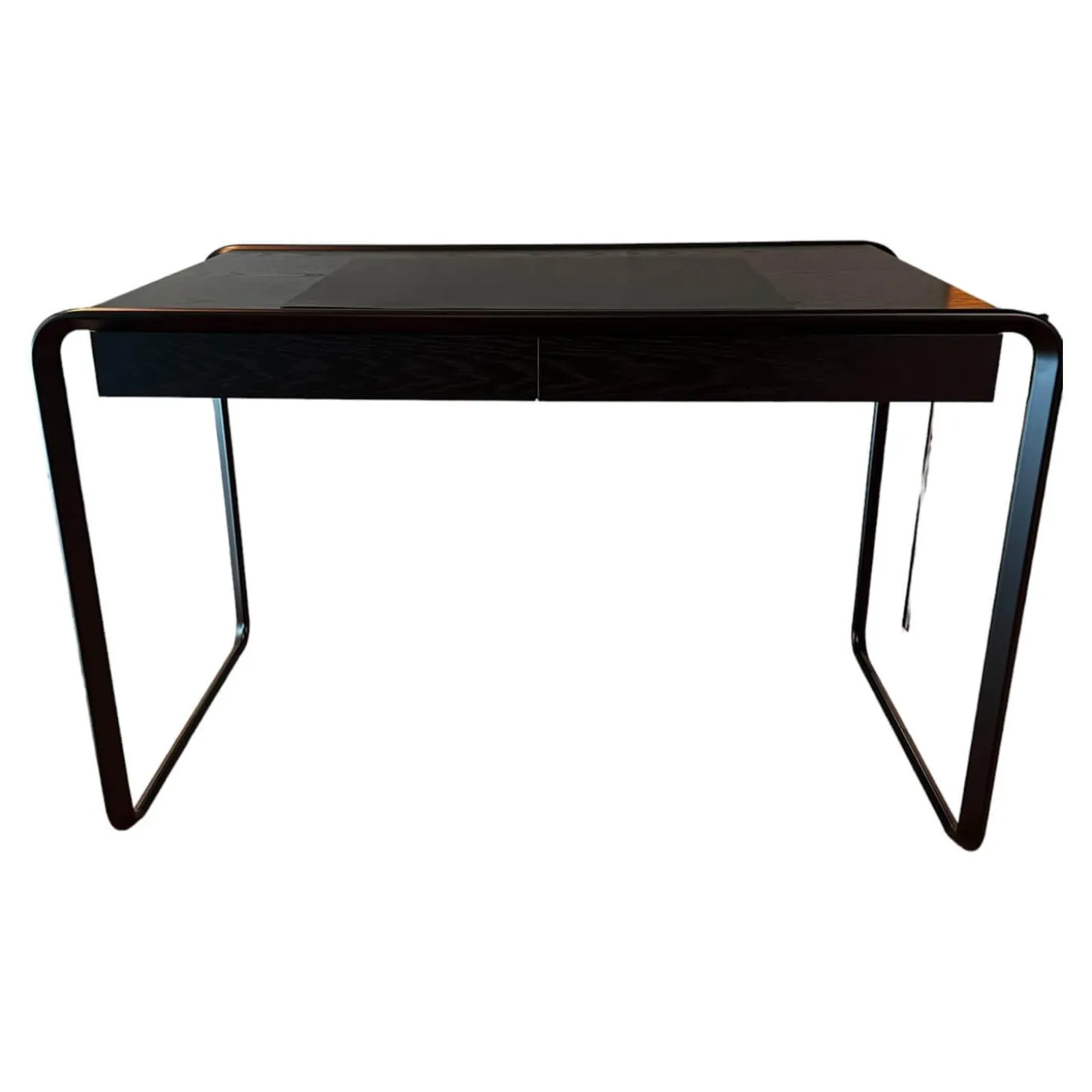 Schreibtisch Oblique K2D Platte Eiche Furniert Lackiert Schwarz RAL 9005 Gestell Stahlrohr Schwarz Schübe Innen Ausgelegt Tuch Rot