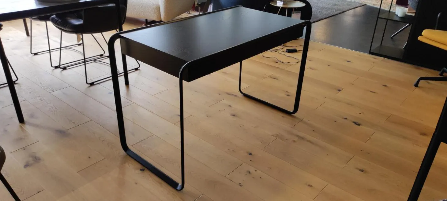 Schreibtisch Olique K2DSP Eiche Furniert Lackiert Schwarz RAL 9005 Gestell Stahlrohr Schwarz Pulverbeschichtet