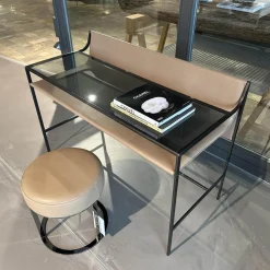 Schreibtisch Quiet Lines Platte Rauchglas Und Leder Kasia 330 Nussbaum Braun Gestell Schwarz Verchromt Mit Hocker