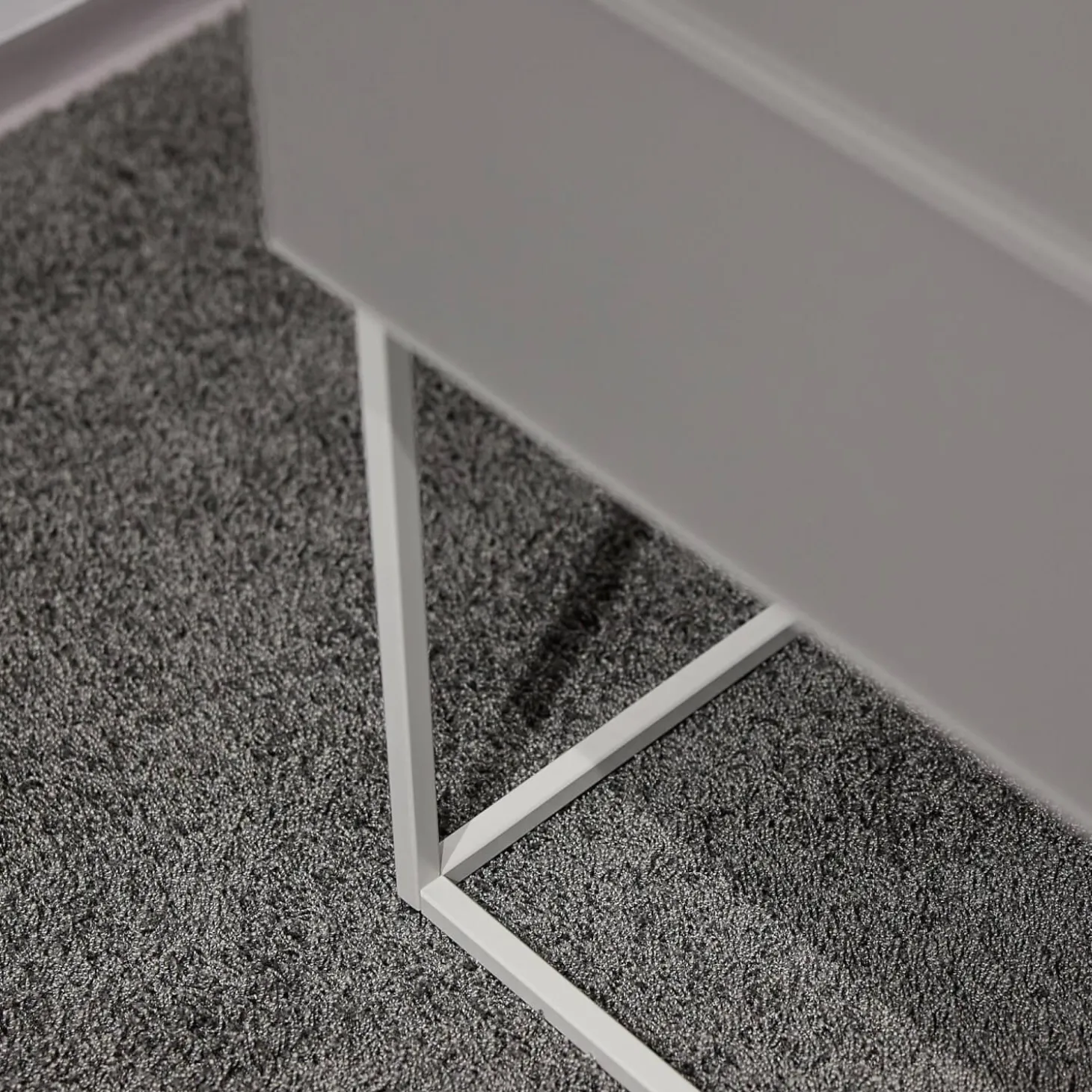 Schubkastenschrank Mio Korpus Lack Matt Asphalt Fronten Und Abdeckplatte Glas Matt Asphalt Gittergestell Steingrau