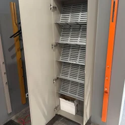 Schuhschrank Lack Basisfarbe Asphalt 45 Grau Metalloberfläche Chrom Glänzend Mit Verspiegelter Tür