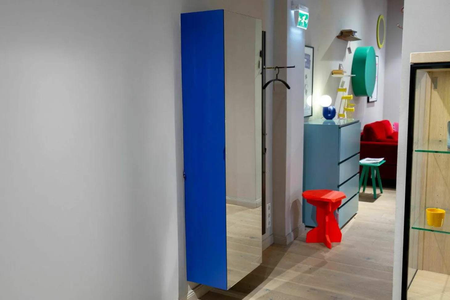 Schuhschrank Line Lack Sapphire Blau Schuhböden Aluminium Silber Pulverbeschichtet Mit Spiegel