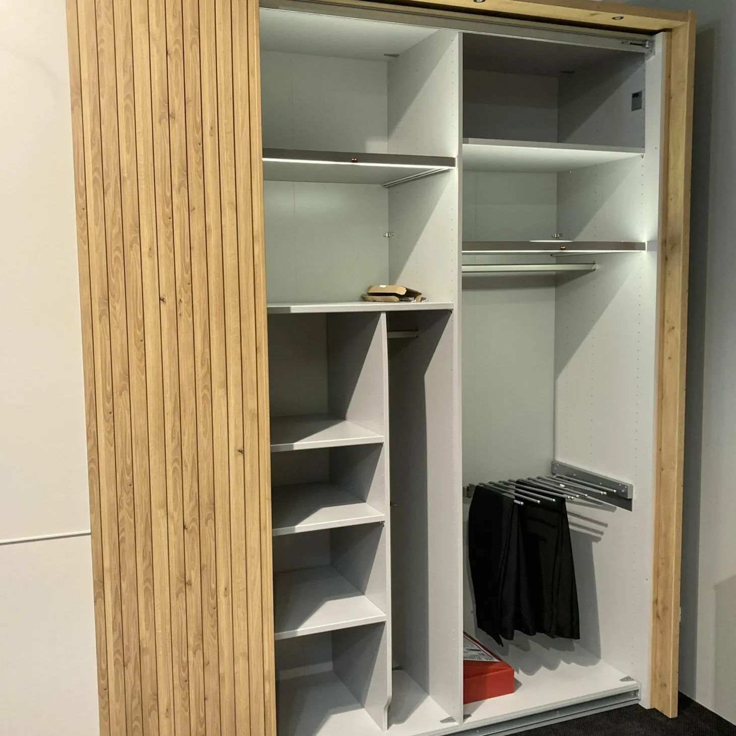 Schwebetürenschrank Isabelle 203 Dekor Champagner Weiß Beige Absetzung Eiche Bianco Inklusive Beleuchtung