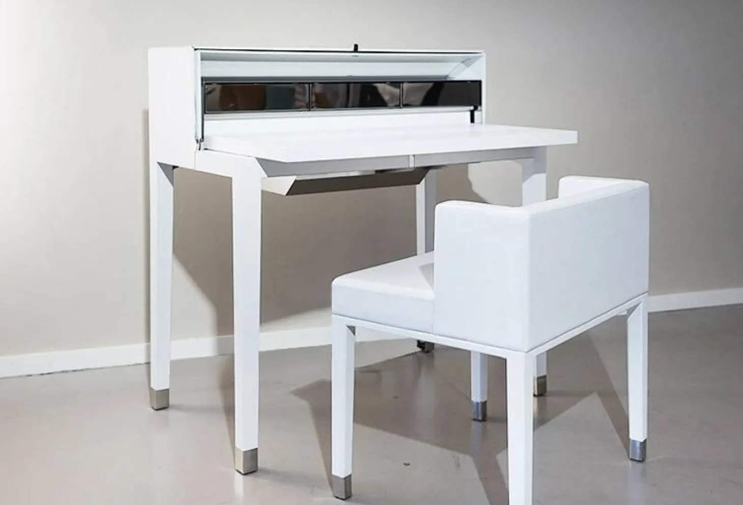 Sekretär Miss Moneypenny Edelstahl Poliert Bezug Leder Weiß Mit Hocker Und Beleuchtung