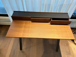 Sekretär Supreme Platte Nussbaum Furniert Gestell Stahl Pulverbeschichtet Bronze Schwarz Inklusive Drei Schubladen