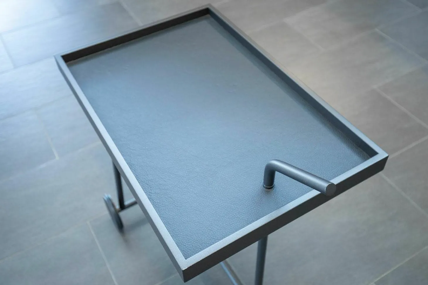 Servierwagen Bond Tischauflage Leder 175 Schwarz Gestell Schwarzbraun Feinstruktur Mit Rollen