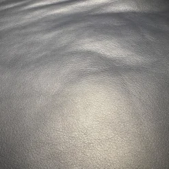 Sessel 536 Liv Smart Leder 42 103 Dunkelschwarzblau Gestell Aluminium Verkehrsschwarz Schwarz Inklusive Kissen