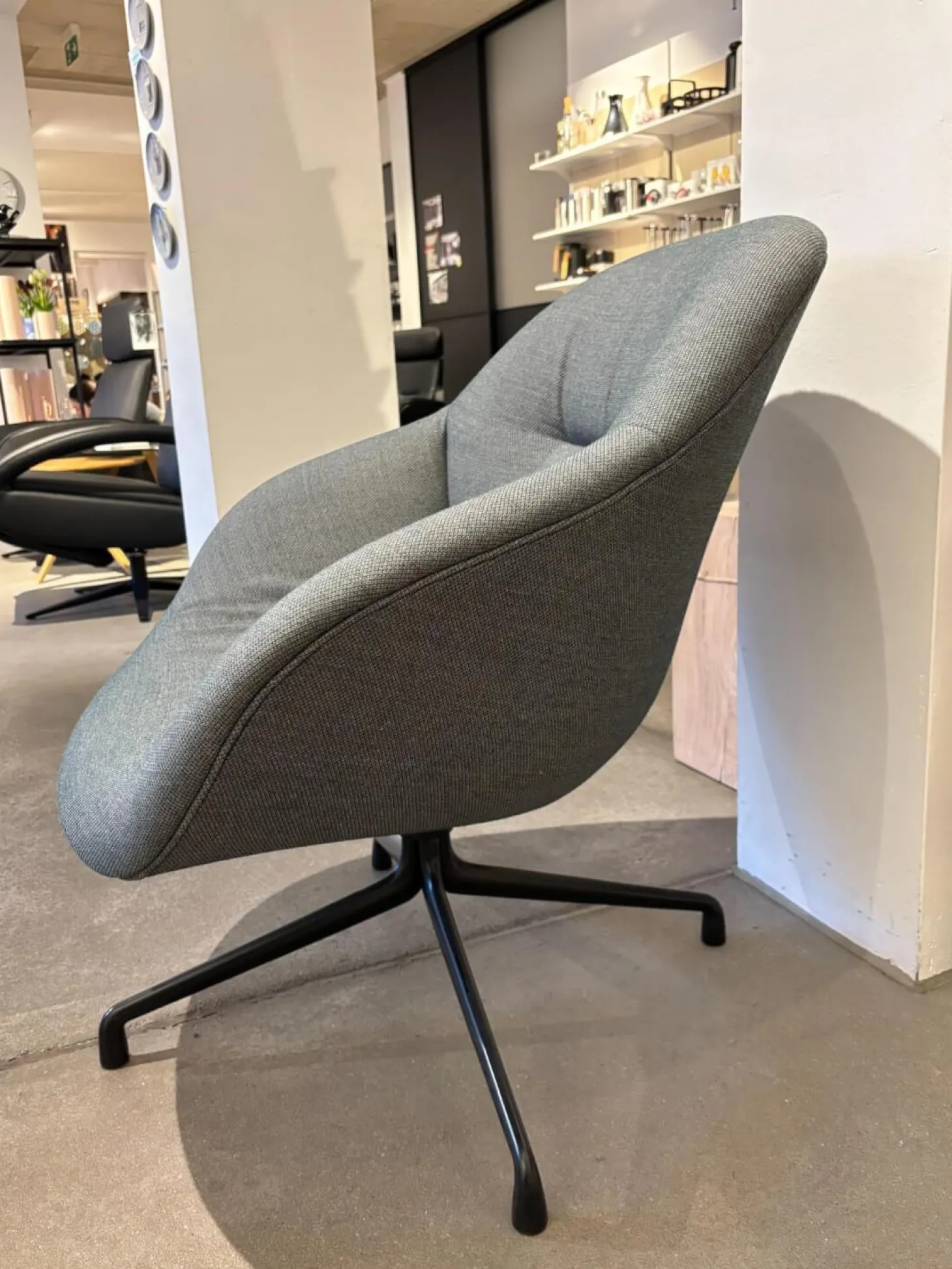 Sessel AAL 81 Soft Stoff Fjord 971 Petrol Grau Blau Gestell Aluminium Schwarz Pulverbeschichtet