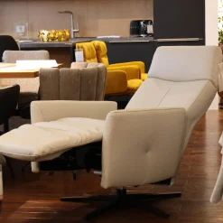 Sessel Alva Leder Montana Pearl Beige Sternfuß Metall Schwarz