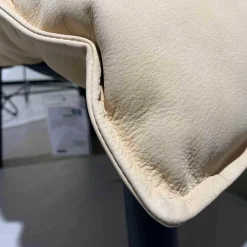 Sessel Ample Leder Beige Mou Gestell Schwarz mit Hocker